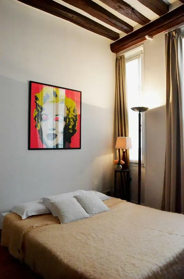 Latin Quarter - Saint Michel Unit 004 Apartment Paris